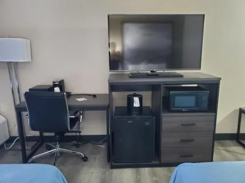 Super 8 by Wyndham Laredo