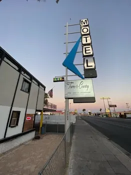Towne and Country Motel