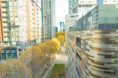 Dockside Walk Suite Canary Wharf