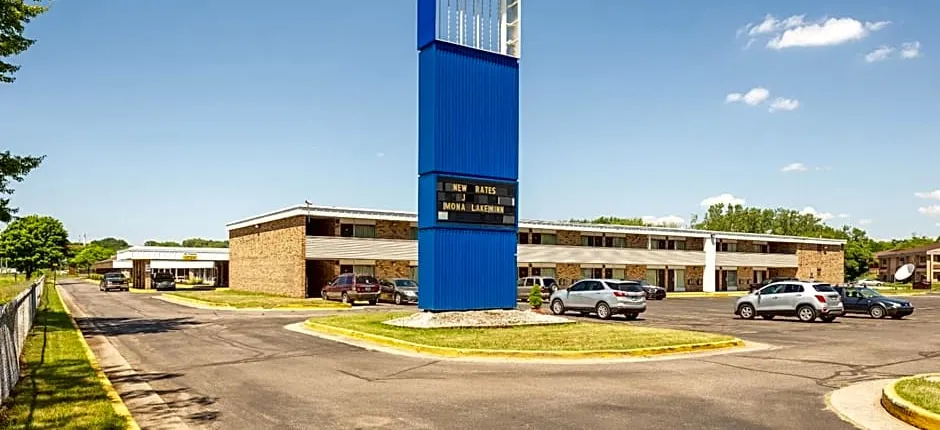 OYO Hotel Mona Lake Muskegon