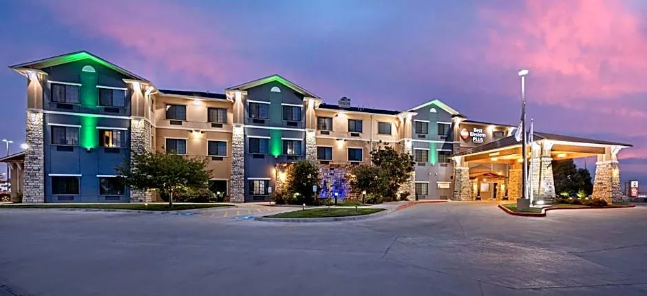 Best Western Plus Emerald Inn & Suites