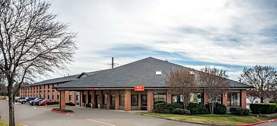 Econo Lodge Inn & Suites