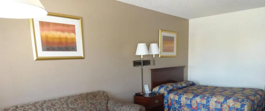 National 9 Inn Garden City