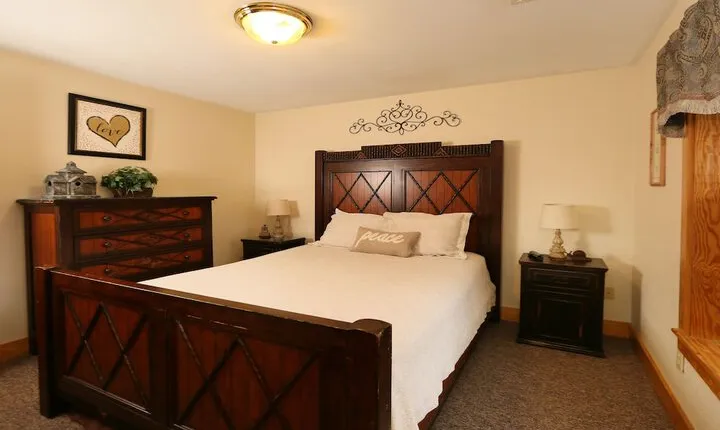 Ivy Falls 9 Five Bedroom Chalet