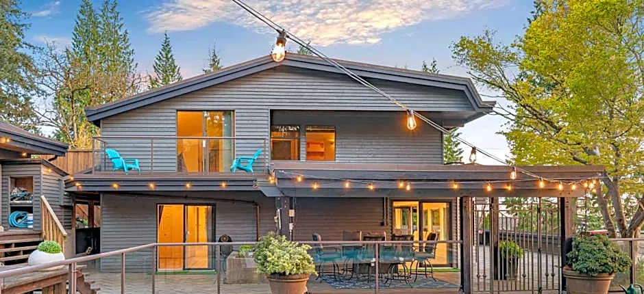 Cypress: Private Bedroom/Bathroom/Office, with Shared Pool, Hot tub