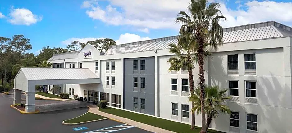 Brandon Center Hotel