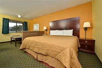 Super 8 Universal City