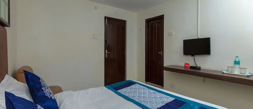 OYO Flagship Golden Manor