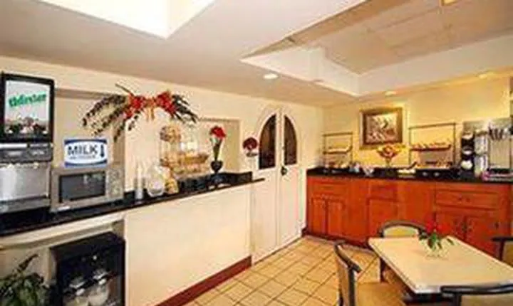 Baymont by Wyndham Bowling Green
