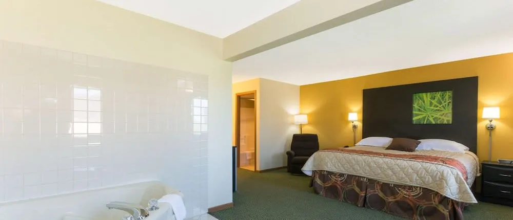 Super 8 by Wyndham Perry IA