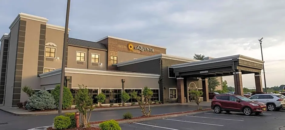 La Quinta Inn & Suites by Wyndham Knoxville East