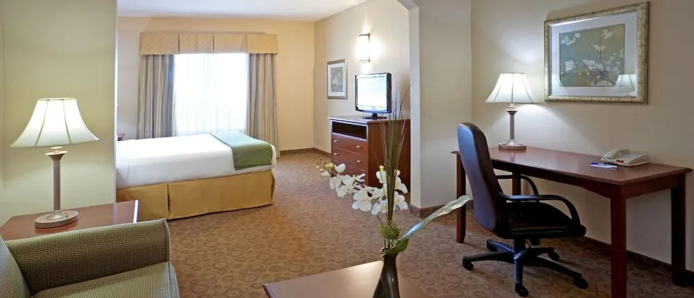 HOLIDAY INN EXPRESS HOTEL & SUITES CEDAR HILL