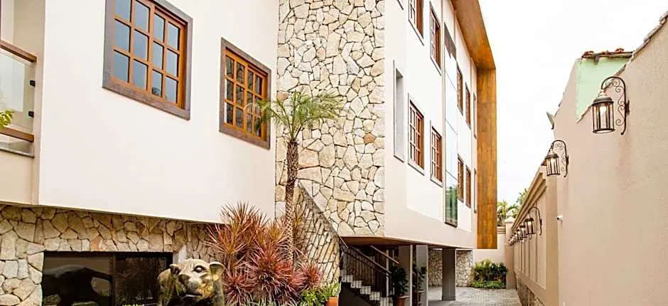 ESPA¿ 250 - Apto mobiliado, 3 quartos, sendo uma su¿, banheiro social, cozinha completa, sala de estar, ar condicionado, tv e in