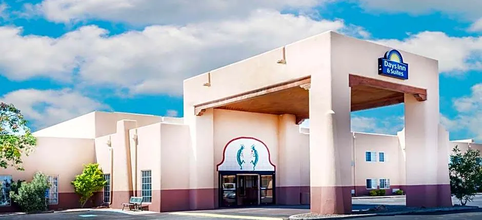 Days Inn & Suites by Wyndham Lordsburg