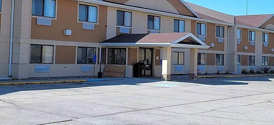 Travelodge by Wyndham Fargo West Acres