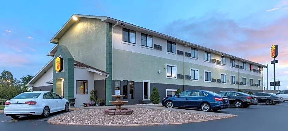 Super 8 by Wyndham Kansas City at Barry Road/Airport