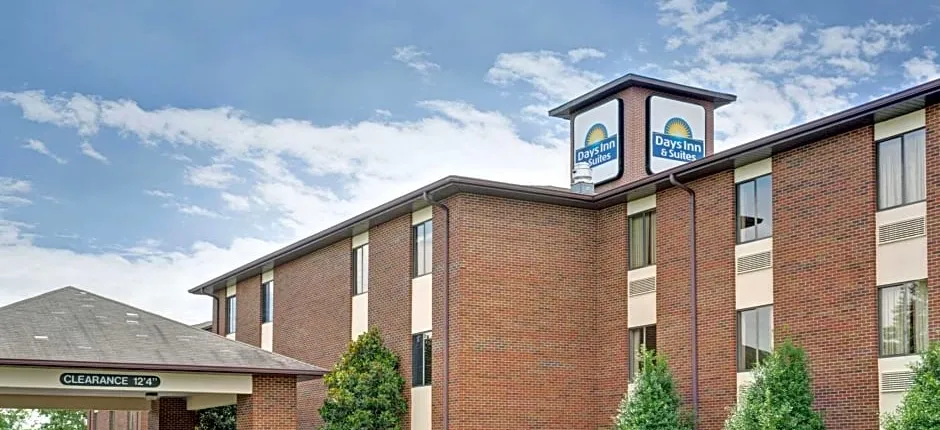 Days Inn & Suites by Wyndham Hickory