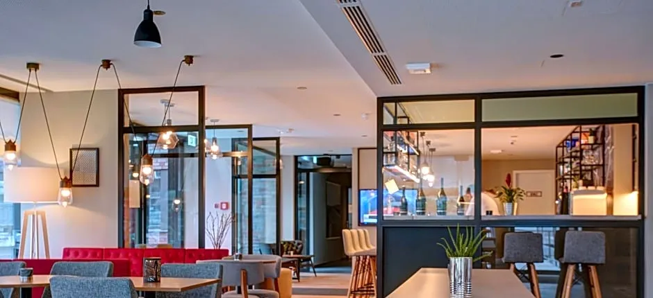 Boutique 125 Hamburg Airport by INA
