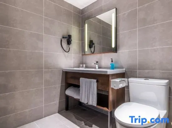 HanTing Hotel (Chongqing Guanyinqiao Subway Station)