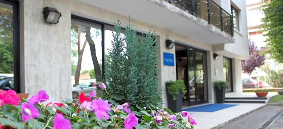 Club Hotel