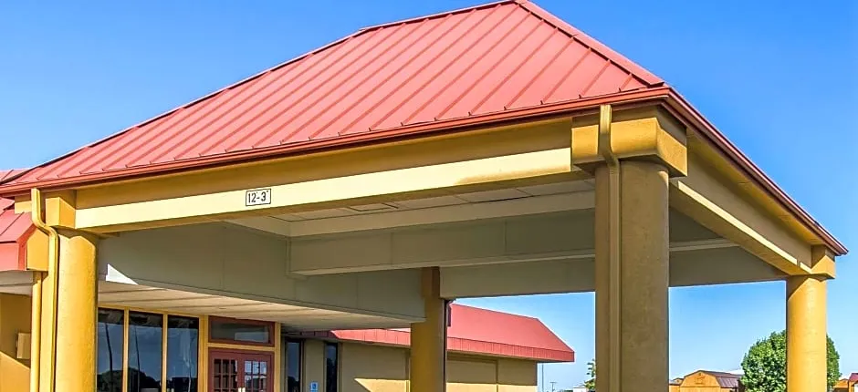 Quality Inn Ada near University