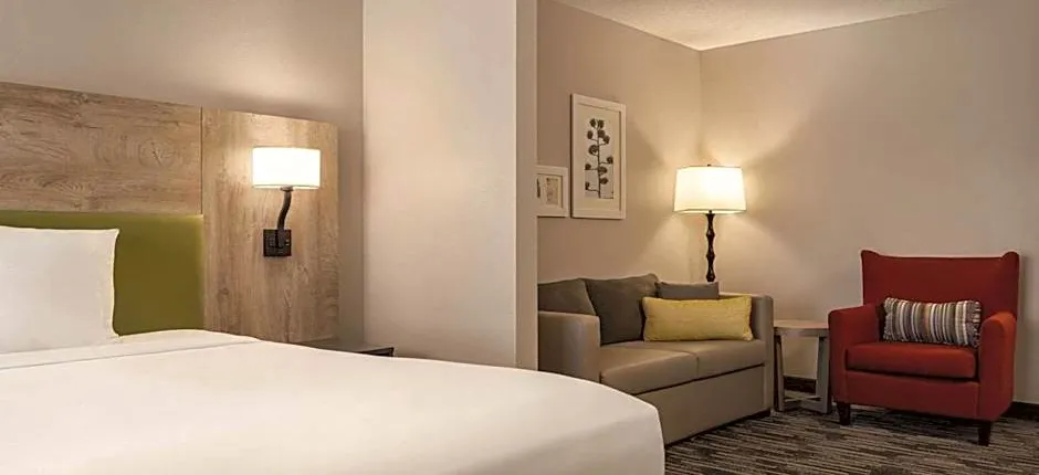 Country Inn & Suites by Radisson, St. Cloud East, MN