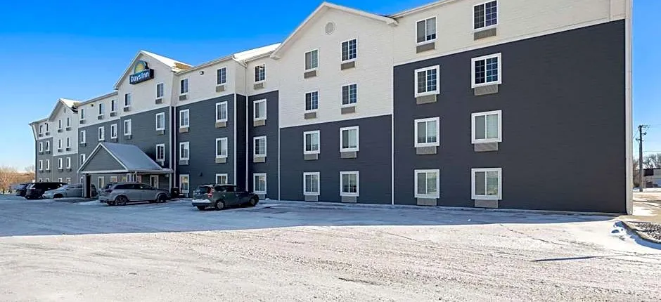 Days Inn & Suites by Wyndham Rochester South