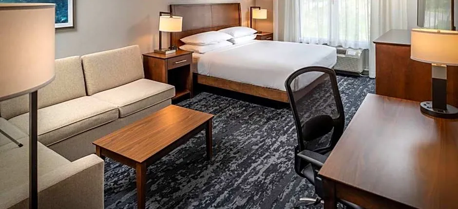 Delta Hotels by Marriott Huntington Mall