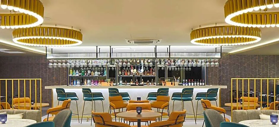 Courtyard by Marriott London Heathrow Airport