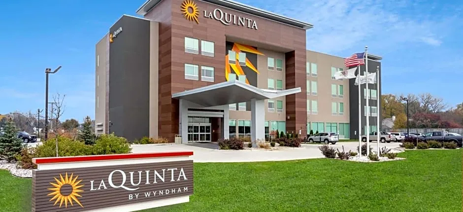 La Quinta Inn & Suites by Wyndham Shorewood