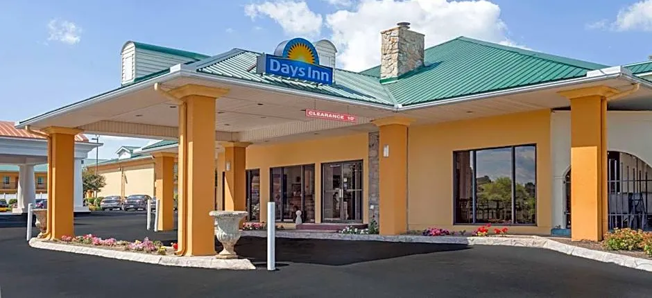Days Inn by Wyndham Lenoir City