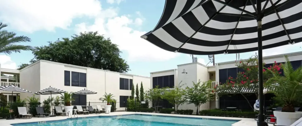 Chic 2BR Near Triangle With King Beds Fast Wifi