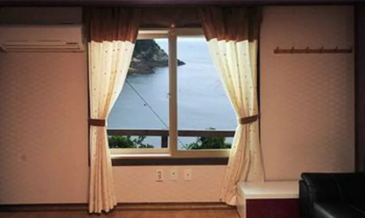 Yeosu Hyangilam Heukjip Pension