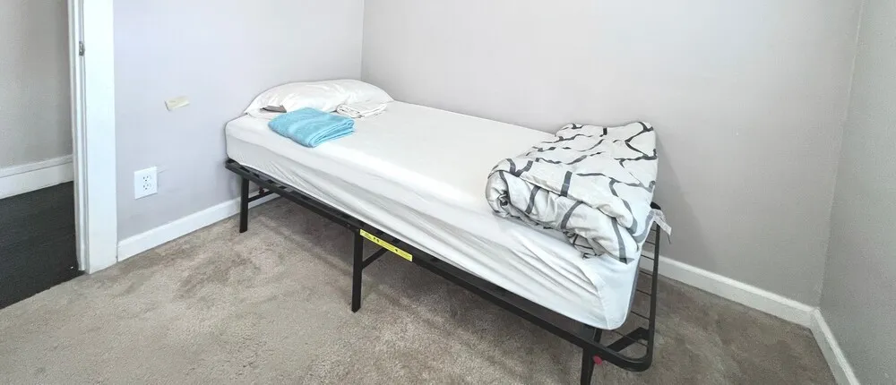 WHOLE Family - 4th Ave - Hostel