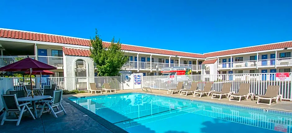 Motel 6 Redding South