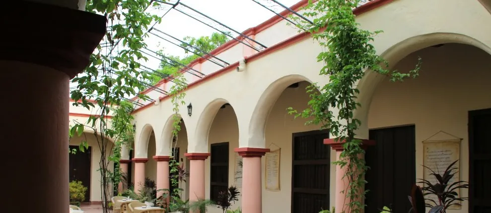 Hotel E La Avellaneda