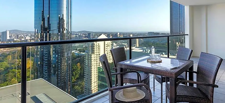 Oaks Brisbane River City Suites