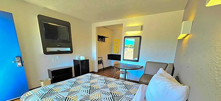 Motel 6-Palm Desert, CA - Palm Springs Area