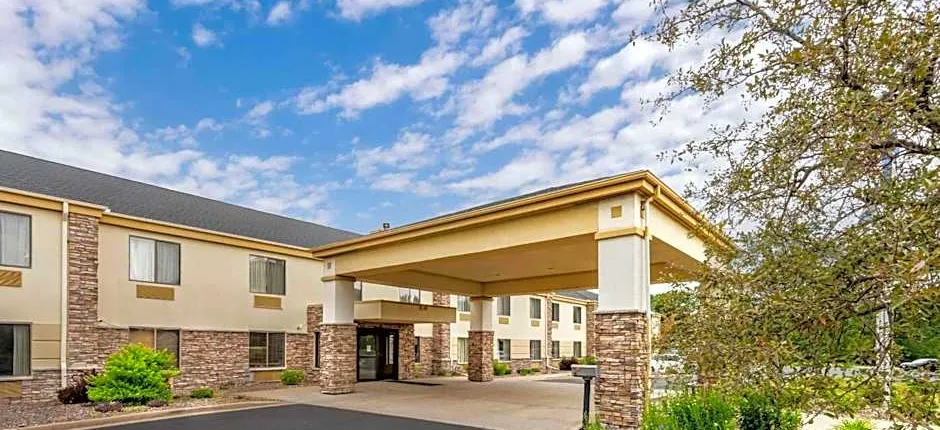 Comfort Inn & Suites Black River Falls I-94