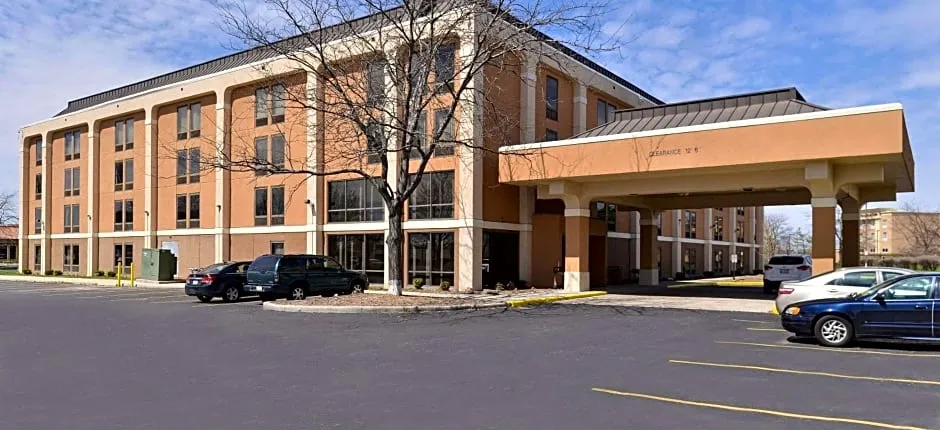 Quality Inn & Suites Matteson near I-57