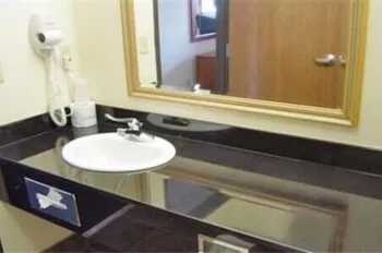 HomeTown Inn & Suites