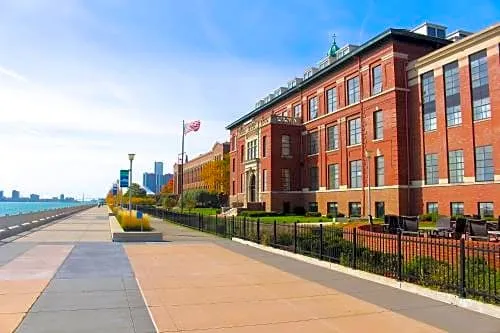 Roberts Riverwalk Urban Resort Hotel