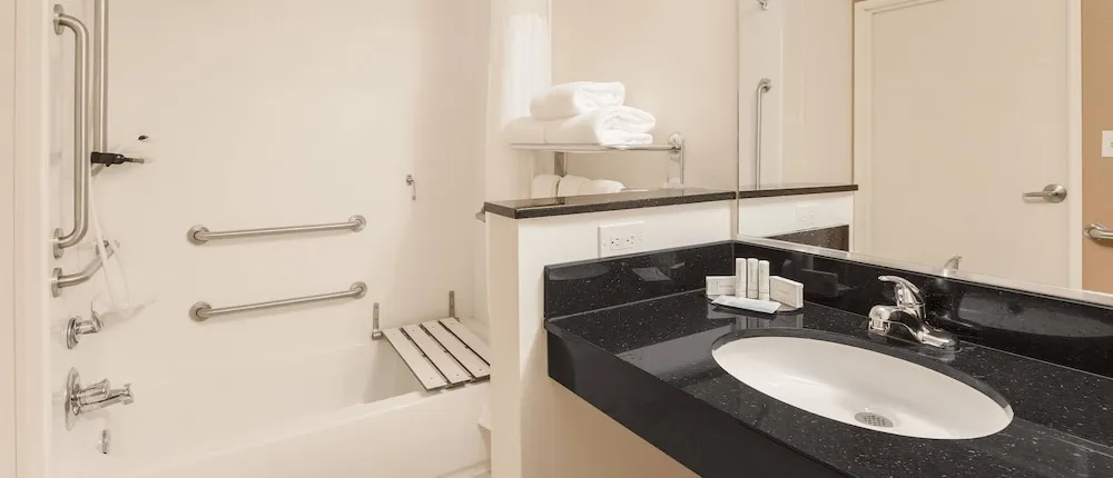 Fairfield Inn & Suites Victoria