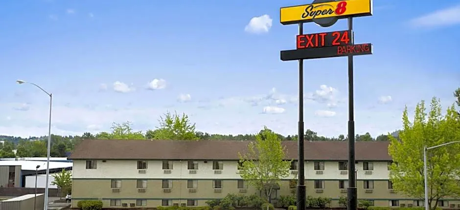 Super 8 by Wyndham Portland Airport