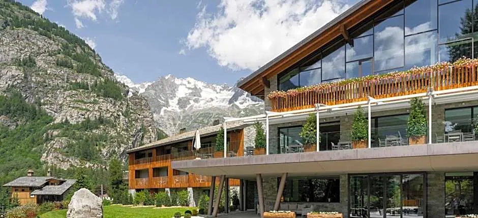 Grand Hotel Courmayeur Mont Blanc, by R Collection Hotels