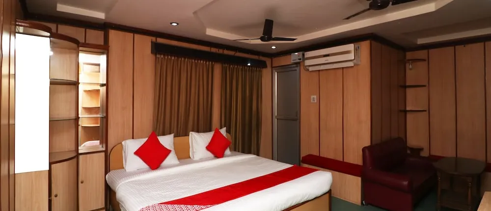 OYO Flagship 30893 Hotel Bob's