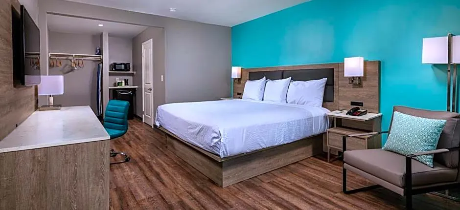 Travelodge by Wyndham LAX South
