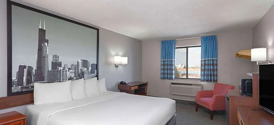 Super 8 by Wyndham Romeoville Bolingbrook
