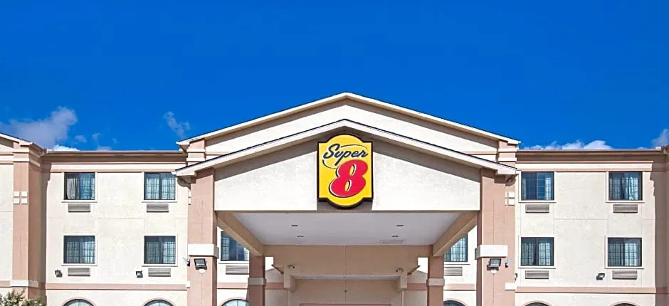 Super 8 by Wyndham IAH West/Greenspoint