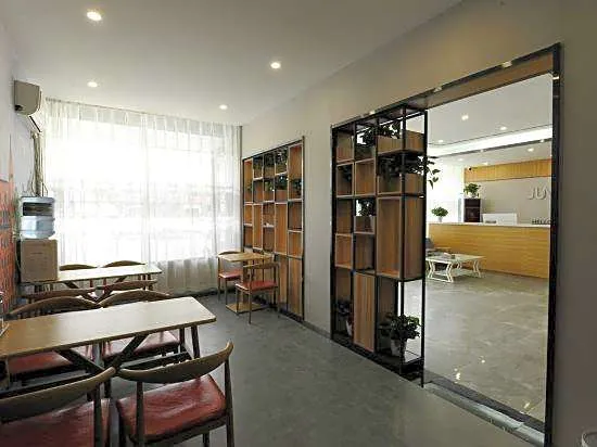 Junyi chain hotel (Xin'an Vocational Education Center store)